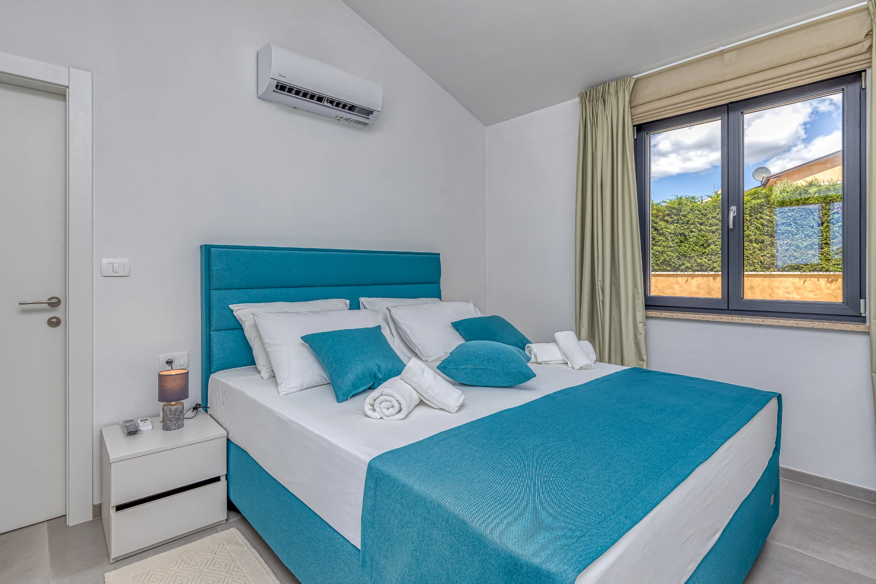 Bedroom detail